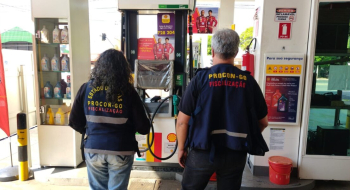 Procon autua 10 postos por aumento injustificado de preços do etanol